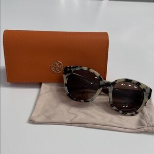 Tory Burch sunglasses 🕶️